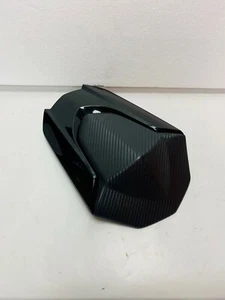 Suzuki GSXR1000 09 10 11 12 13 14 15 Original Pillion Asiento Look Carbono - Imagen 1 de 3