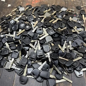 Cerrajero OEM Lote 400 llaves usadas transpondedor chip FORD GM HONDA ETC Lote 3 - Imagen 1 de 5