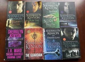 LOT OF 8 Dark-Hunter Series Sherrilyn Kenyon Paperback - Foto 1 di 2