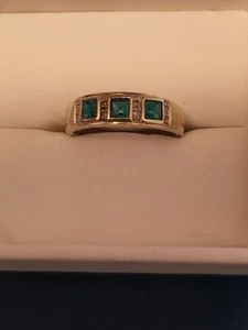 9ct YELLOW GOLD EMERALD & DIAMOND RING - Picture 1 of 5
