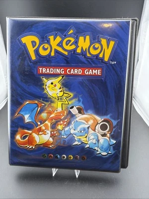 Pokemon 1999 Juego de Cartas Coleccionables Oficial Nintendo WOTC Vintage Carpeta Solo Foto 1 de 3