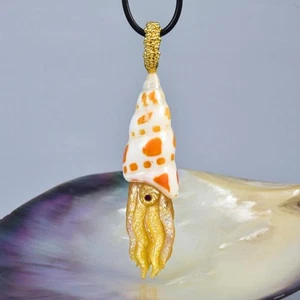 Octopus Pendant Seashell Mother-of-Pearl Carving & Gold Vermeil Sterling 18.16 g - Picture 1 of 14