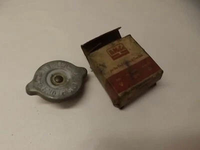 Ford Mustang 1965-1971 tapa radiador FoMoCO B8A-8100-A Foto 1 de 3