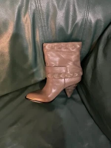 B Makowsky Eliza taupe Biker Covered Stud Pyramaid Leather Ankle Boots 5.5m - Picture 1 of 2