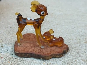 Vintage Miniatur mundgeblasen Braunglas Hirsch Bambi & Rehkitz auf Holz Display - Bild 1 von 13