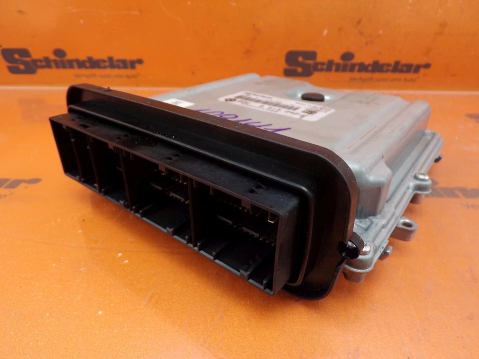 Centralina motore DDE 851324201 BMW 5 TOURING (F11) 520D - Immagine 1 di 1