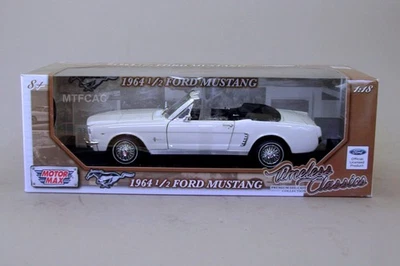 1:18 Motor Max 1964 1/2 Mustang Convertible - White - Image 1 of 3