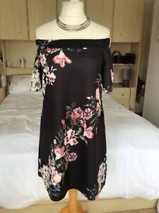 Lovely Flattering Dress from Simply Be Size 16 NWT