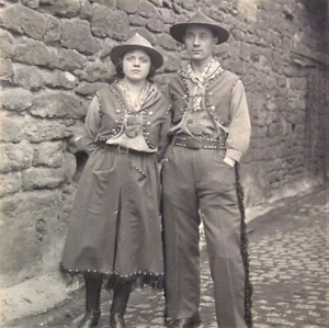Vintage 30er Jahre Foto Deutschland Paar in Trachten - Bild 1 von 4