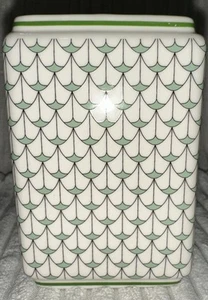 Green & White Herend Style Small Vase Fishnet Porcelain - Picture 1 of 6