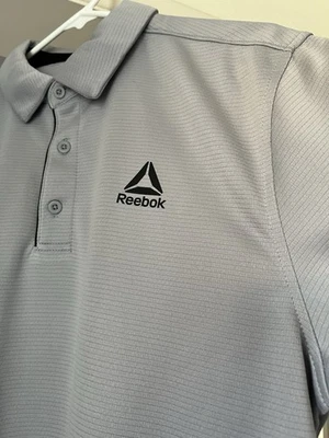 Camisa Hombre Reebok Gris Cuello Talla Mediana 38-40, Manejo de la Humedad. Foto 1 de 4