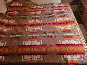 Pendleton Chief Joseph Wolle Fransen Decke 65" x 65" - Bild 1 von 4