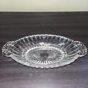 VINTAGE ANKER HOCKING KLAR GEPRESSTE GLASSCHALE MIT GRIFFEN 8,5” x 4”  - Bild 1 von 5