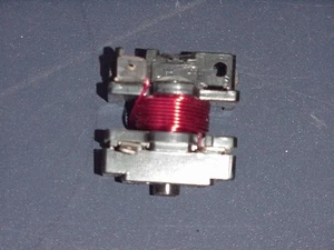 Relé de arranque del motor para lavavajillas Whirlpool 3369447 - Imagen 1 de 5