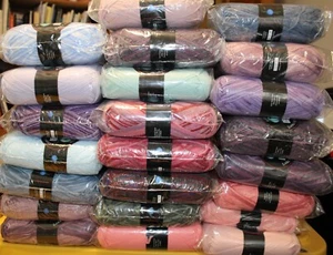 DARK HORSE FANTASY Yarn / 1 Pack of 5 skeins / choose your color /1025 yds - Picture 1 of 38