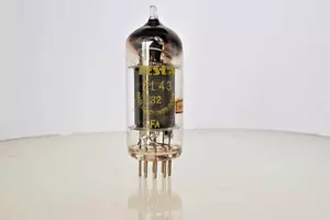 3 x GETESTETE TRIO 6L43 TESLA RÖHREN VAKUUM PENTODE STROMAUSGANG 6CL6 - Bild 1 von 4