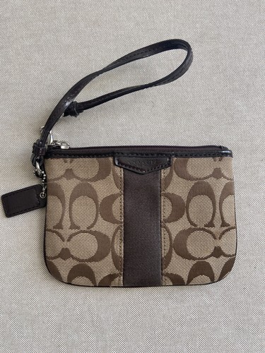 Cerniera marrone firma bracciale Coach 6x4 pollici.