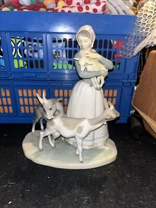 Retired Lladro Shepherdess with Goats #01001 NO ORIG BOX.- Minor Repair - Picture 1 of 13