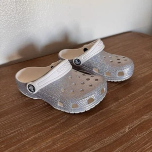 Zoccoli CROCS per bambini classici argento glitter taglia 10C - Foto 1 di 9