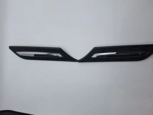Kit guarnizioni laterali Suzuki argento 990E0-86R71-0CB - Foto 1 di 2