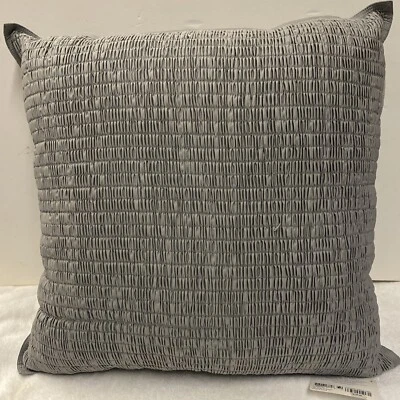 Almohada decorativa pincelada Hotel Collection 22x22 en gris $135,00 @ Foto 1 de 4