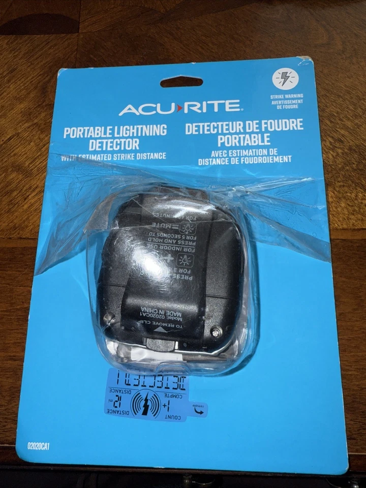 Detector de rayos portátil 02020 negro, 21/2L X 1W X 23/4H Foto 1 de 2