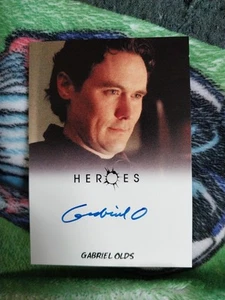 HEROES TV Show & Serie GABRIEL OLDS signed HANDSIGNIERTE KARTE Auto Autogramm RAR - Bild 1 von 2