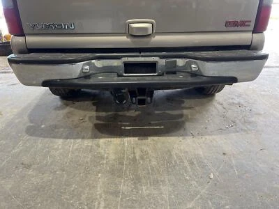 2000 - 2006 GMC Yukon Chrome Rear Step Bumper - Imagem 1 de 4