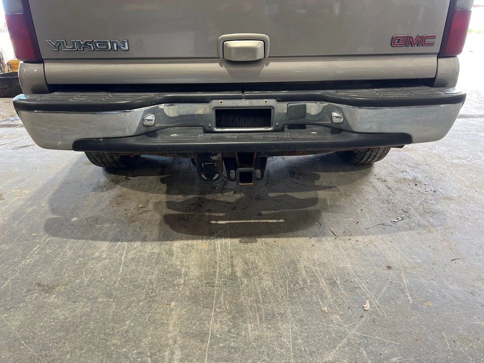 2000 - 2006 GMC Yukon Chrome Rear Step Bumper Foto 1 de 4