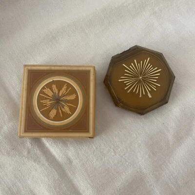Antigo 1974 Avon Perfume Atemporal Starburst Goldtone Compacto NOS, Com CAIXA Rara HTF - Imagem 1 de 4