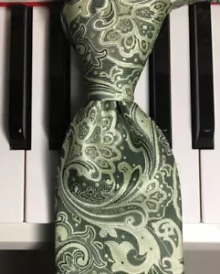 BERGAMO - NEW YORK / Fresh Shades of Green Exotic Floral Fantasty Poly Tie - Picture 1 of 9