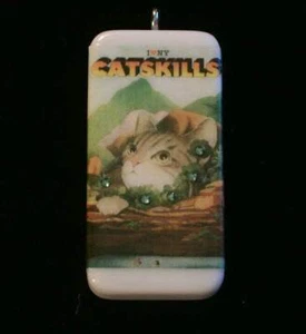 BIG CAT CATSKILLS - WELCOME TO NY DOMINO PENDANT - Picture 1 of 1