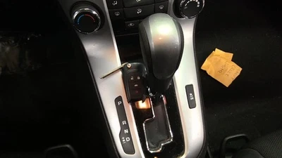 Used Automatic Transmission Shift Lever Assembly fits: 2016 Chevrolet Cruze  Gra Foto 1 de 4