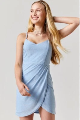 Mini Vestido Cristal Azul Cielo Metálico Envolvente de Tulipán Talla L Correa de Espagueti Foto 1 de 4