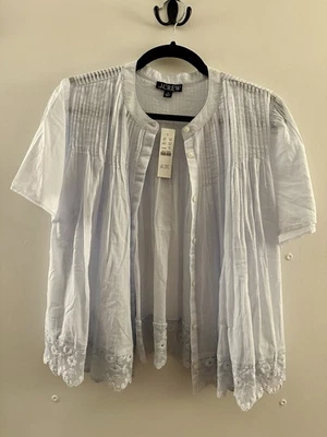 Top J.Crew azul claro con botones y detalle de encaje talla mediana Foto 1 de 3