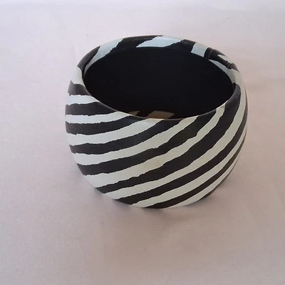 Brazalete grueso ancho de cuero sintético estampado de cebra estampado animal safari rayas Foto 1 de 4