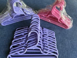 Doll Clothes Hangers Accessories 18 inch dolls American Girl Lot of 36 - Imagen 1 de 4