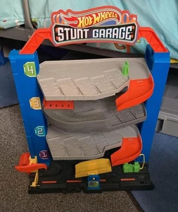 Hot Wheels Stunt Garage - Picture 1 of 4