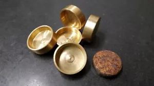 TAPPI MONOBLOCCO IN OTTONE PER MOTORI ø 16 KIT DI N.5 Pz. - Foto 1 di 1