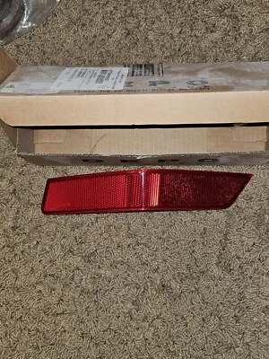 Nissan Rogue 2017-2019 Rear Left Reflector Foto 1 de 4