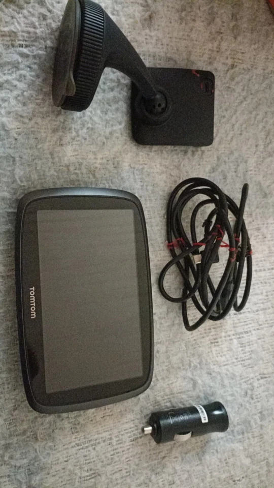 vend GPS TOMTOM NEUF NOIR avec accessoires  - Photo 1/4