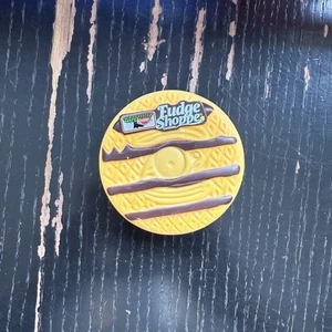 Keebler Fudge Shoppe Snack Cookie Container Holds 3 Great for Lunchbox 2004 - Picture 1 of 3