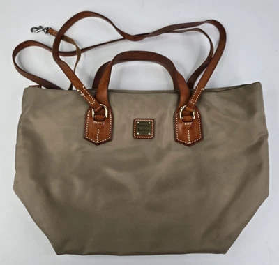 Bolso de Mano Dooney & Bourke Windham Leighton Nylon con Cremallera Beige Marrón Borde de Cuero Tostado Foto 1 de 4