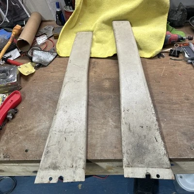 Datsun 510 Interior B Pilar Acabamento Central Branco Direita Esquerda Fabricante de Equipamento Original - Imagem 1 de 2