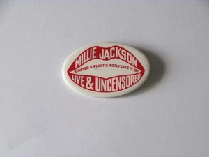 VINTAGE ~ MILLIE JACKSON ~ LIVE & UNZENSIERT ~ NEUWERTIG UNBENUTZT ANSTECKNADEL ~ 2/1 /2 x 1 3/4 ~ - Bild 1 von 2