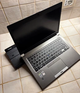 Toshiba Portege (512GB SSD, Intel Core i7-4510U, 16GB RAM) con Docking station - Foto 1 di 12