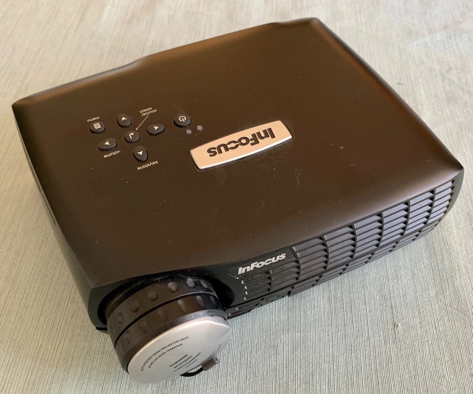 InFocus IN10 Portable DLP Projector LP-70 - Image 1 of 4