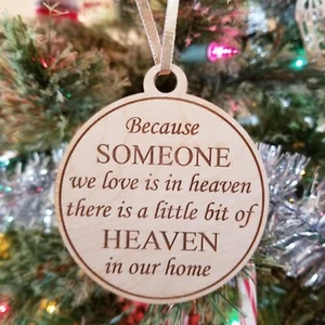 Because Someone We Love Is In Heaven Adorno de Madera Forma Redonda - Imagen 1 de 2