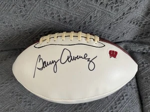 Barry Alvarez signierter Fußball in Originalgröße mit Wisconsin Dachs Aufkleber Echtheitszertifikat - Bild 1 von 3
