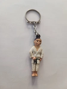 Porte clés Judo Petit Garçon Figurine JUDOKA Keychain Vintage 60' - Afbeelding 1 van 2